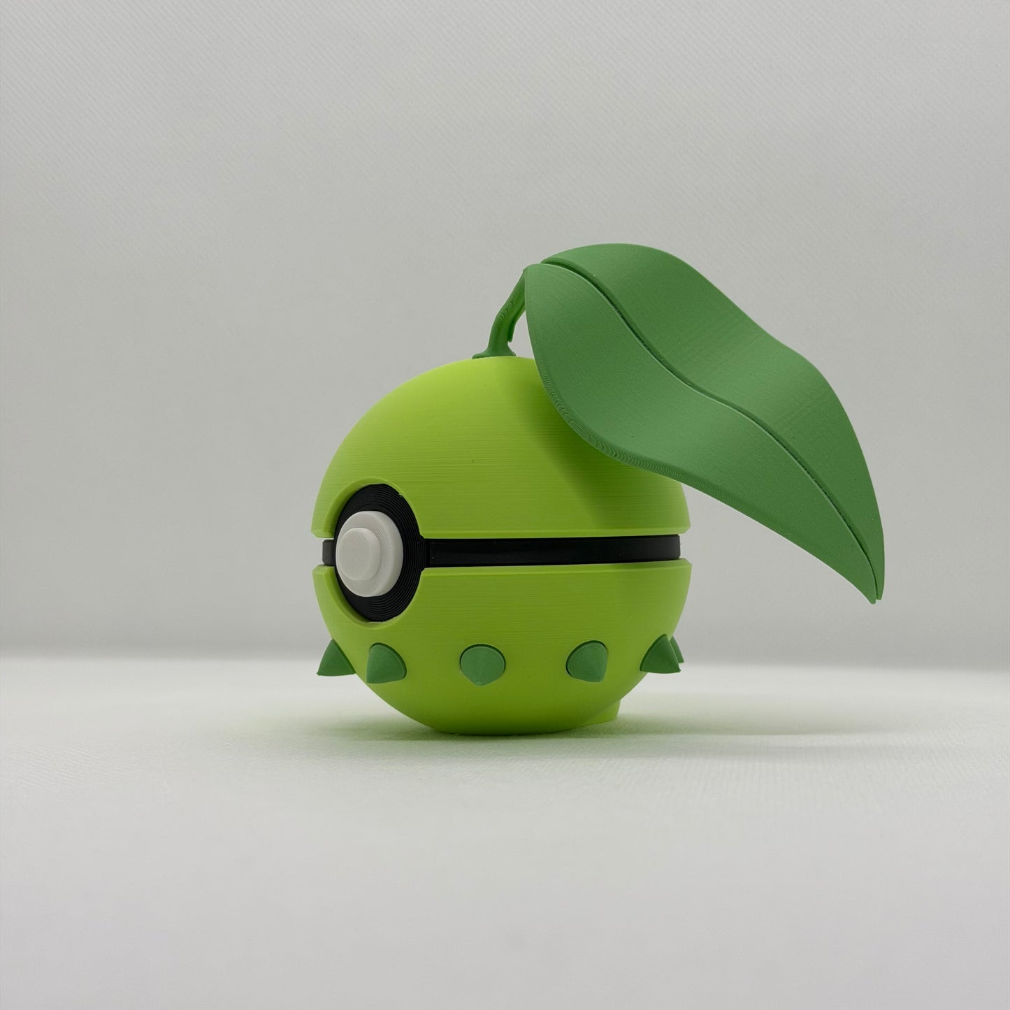 ChikoritaBall – 3D Gedruckter Pokéball Clicker Chikorita Johto Handgefertigt Schweiz | PRNT&more