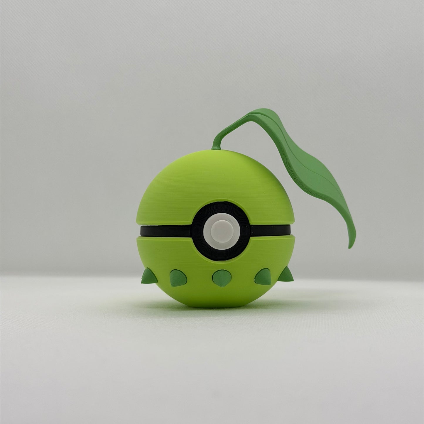 ChikoritaBall – 3D Gedruckter Pokéball Clicker Chikorita Johto Handgefertigt Schweiz | PRNT&more
