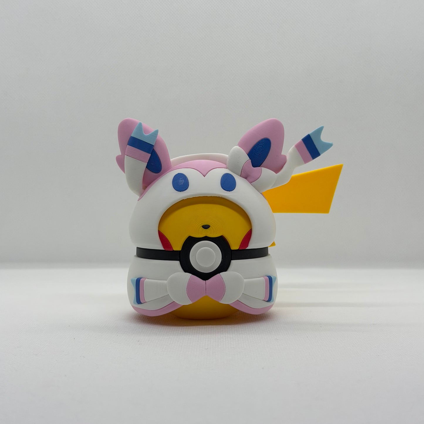 PikaPoncho Ball – 3D Gedruckter Pokéball Clicker Pikachu Poncho Series Eeveelution | PRNT&more