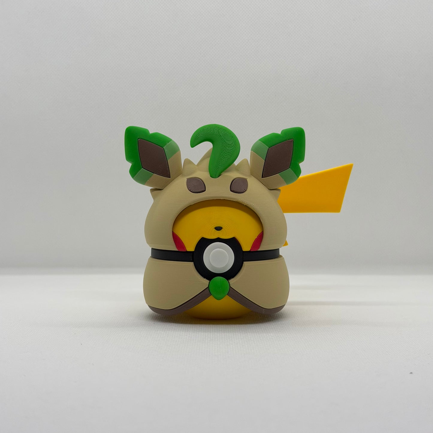 PikaPoncho Ball – 3D Gedruckter Pokéball Clicker Pikachu Poncho Series Eeveelution | PRNT&more